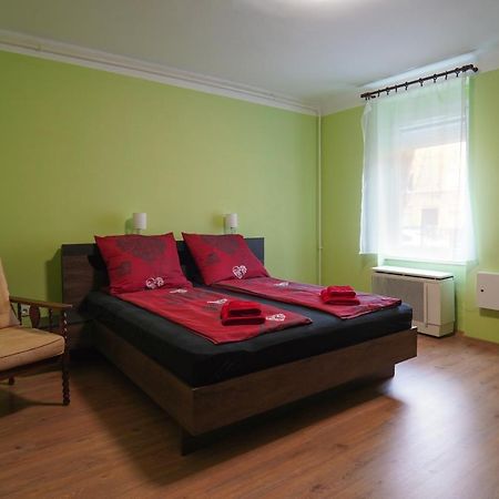 Lia Apartman Pecs Exterior photo