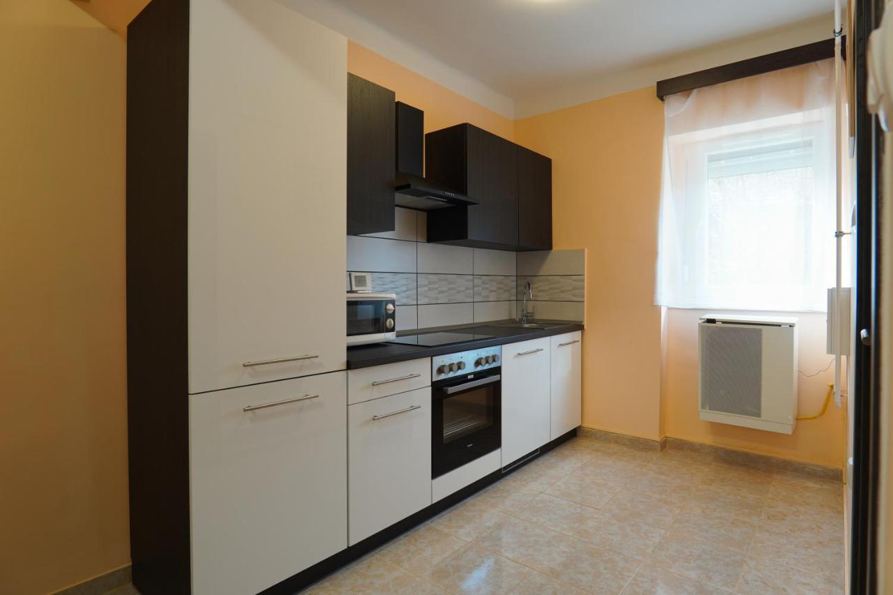 Lia Apartman Pecs Exterior photo
