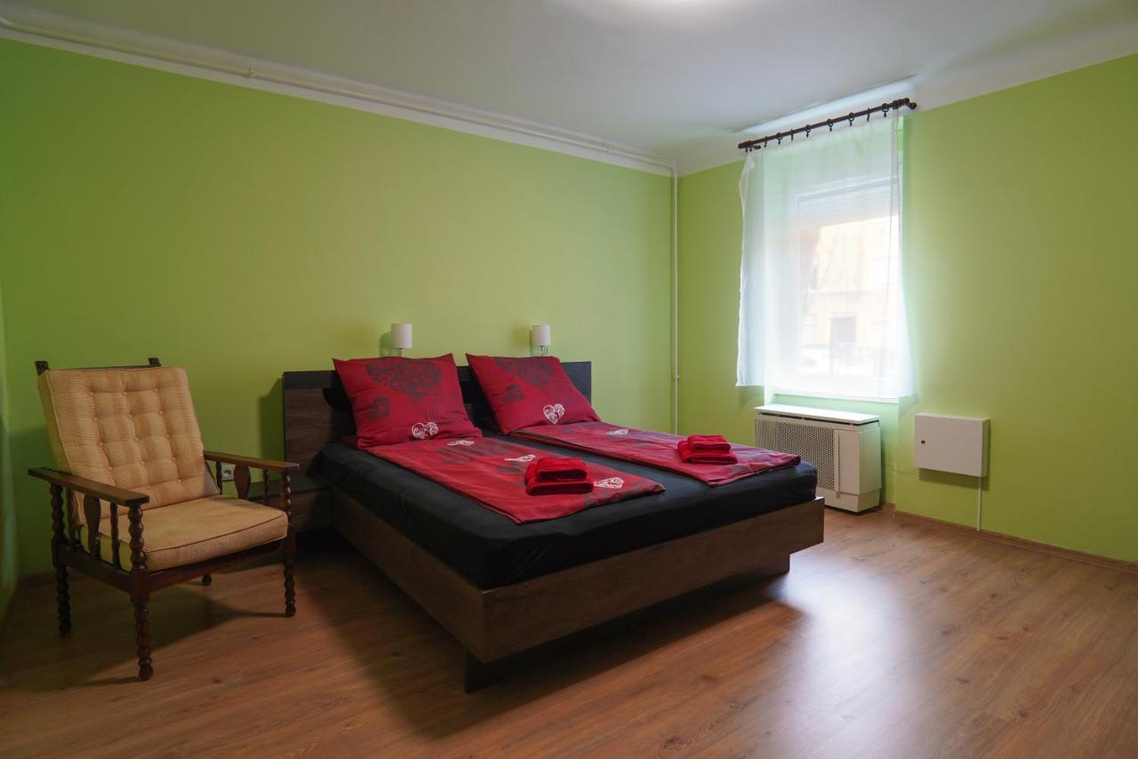 Lia Apartman Pecs Exterior photo